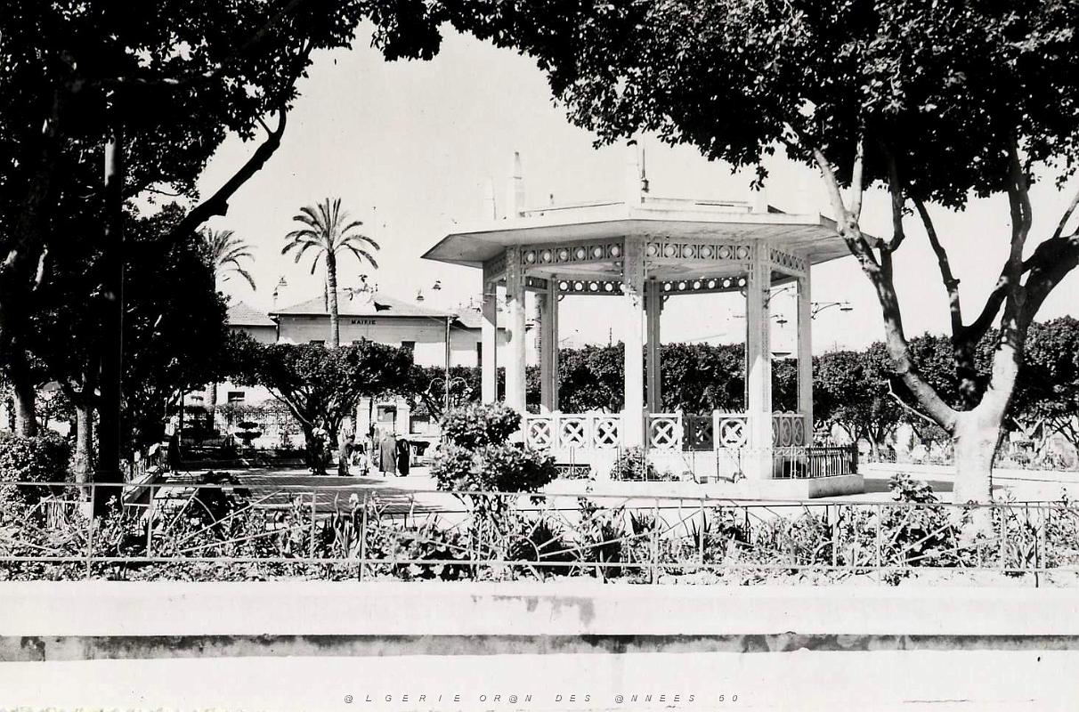 Relizane 506- Place de la Mairie COLLECTION DES AMIS DE ND DE SANTA CRUZ.jpg